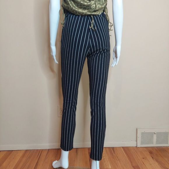 SHEIN Black White Vertical Stripe Cropped Skinny Pull On Pants Medium EUC - Picture 10 of 10